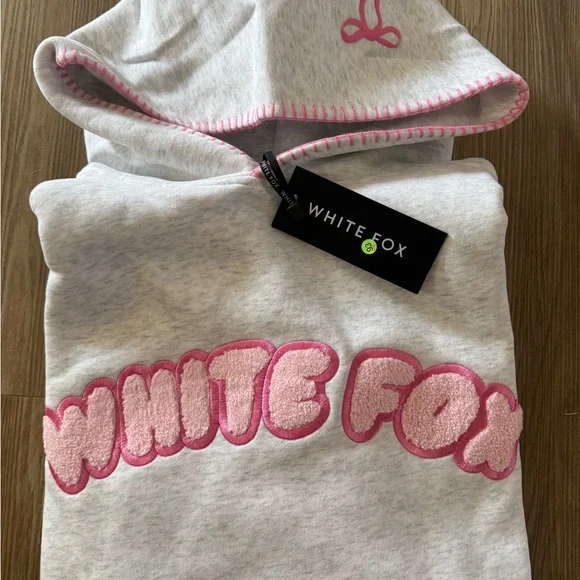 WHITE FOX, VOL 1- Front Graphic Oversized Hoodie- XS/S New in bag with tags - Picture 1 of 3